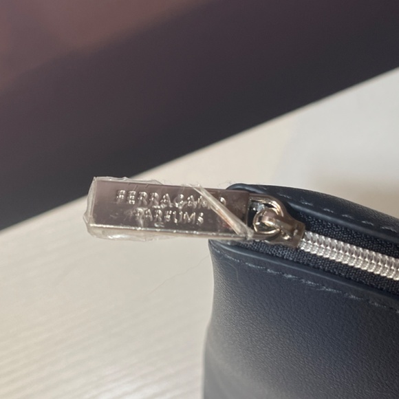 New Salvatore Ferragamo x Air India Navy Cosmetic Bag Case - Picture 4 of 8